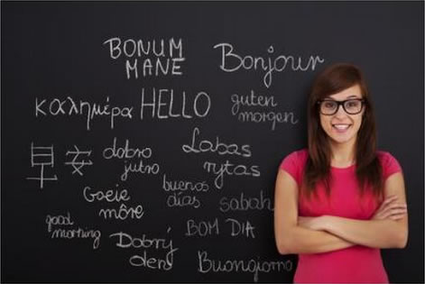 Tableau noir avec différentes langues écrites dessus, gracieuseté de Shutterstock